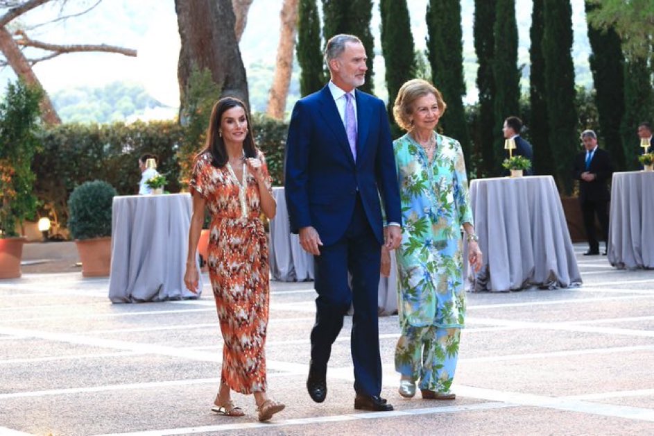 princessLe7s's tweet photo. The Royal Family will preside tomorrow over the reception for the authorities of the Balearic Islands and a representation of Balearic society.

The event is scheduled to begin at 21:00h, at the Marivent Palace. https://t.co/qo0nf87ssb