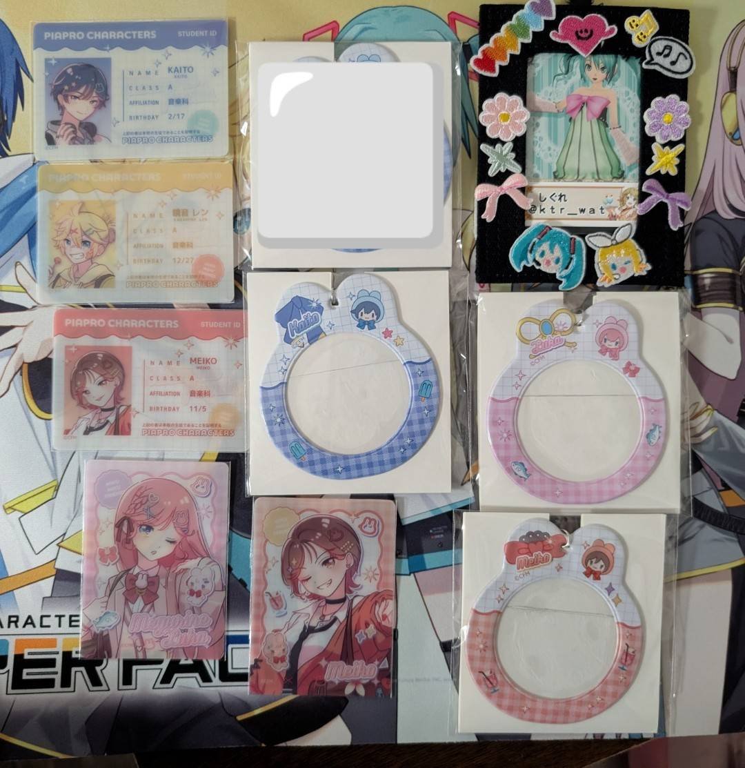 ktr_wat's tweet photo. 【交換】初音ミク ピアプロ キャンドゥ 100均 缶バッジホルダー アクキー シール ポーチ

【譲】
レン/ルカ/MEIKO/KAITO

【求】
前髪クリップ　ミク/リン
定価+送料185円

リンはミク含む場合or2点以上まとめてのみ

譲渡は合計440円から
♥はミクとの交換のみ

郵送希望、プロカご一読お願いします https://t.co/TfL9IlgAj5