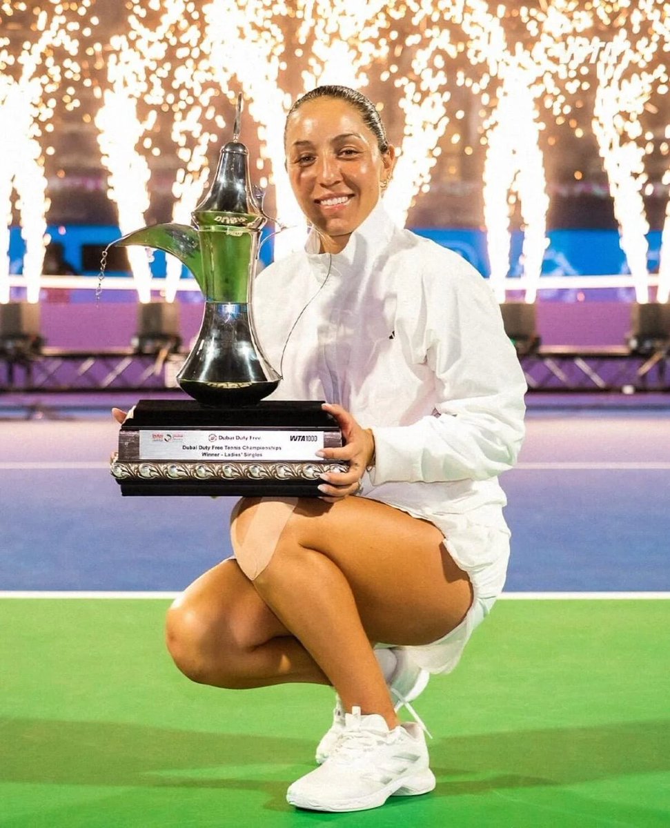 Djoko_UTD's tweet photo. 🚨 𝐑𝐄𝐌𝐈𝐍𝐃𝐄𝐑 : Jessica Pegula will officially be the Richest athlete once she inherits a Massive $12 Billion empire from her parents 💰

Even with the siblings spilt, She's estimated to overtake Micheal Jordan to the No.1 position... https://t.co/zjbkGacc3z
