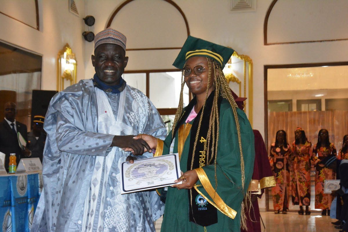 TheCameroonianZ's tweet photo. Cérémonie solennelle de remise des diplômes à la 42e promotion de l'Institut Sous-régional de Statistique et d'Economie Appliquée (ISSEA). 

*108 diplômés https://t.co/5eaEMUpj1d