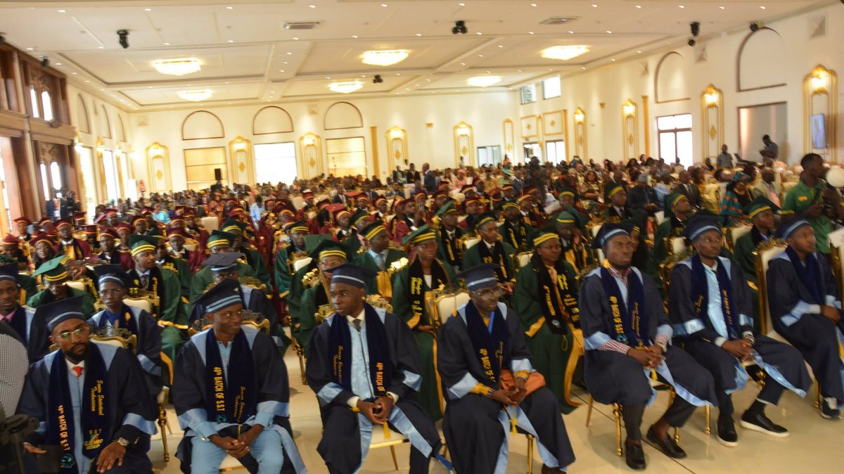 TheCameroonianZ's tweet photo. Cérémonie solennelle de remise des diplômes à la 42e promotion de l'Institut Sous-régional de Statistique et d'Economie Appliquée (ISSEA). 

*108 diplômés https://t.co/5eaEMUpj1d