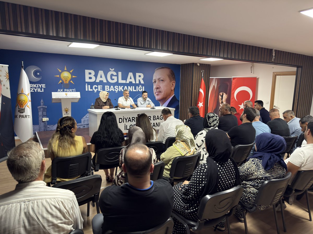 Feritavcikiran's tweet photo. 📍 AK Parti Bağlar İlçe Başkanlığı

İlçe Başkanlığımızda, yönetim kurulu üyelerimizin ve dava arkadaşlarımızın katılımlarıyla haftalık olağan toplantımızı gerçekleştirdik.

İlçemiz genelinde yürüttüğümüz saha faaliyetlerini, teşkilat çalışmalarımızı ve önümüzdeki döneme ait hedeflerimizi detaylıca ele aldığımız toplantımızın hayırlara vesile olmasını temenni ediyorum. İlk günkü azim ve kararlılıkla Bağlar’ımız için gayret gösteren tüm yol arkadaşlarıma çalışmalarında kolaylıklar diliyorum.

Birlik ve beraberliğimiz daim olsun.