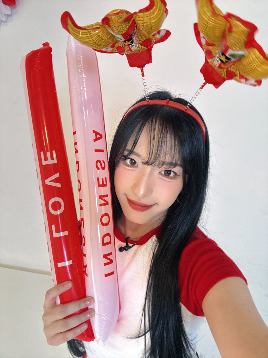Daisy_JKT48's tweet photo. Team merah!!❤️❤️ merah m nya MENANG! ASIKKK WKWKWKW thankyou for today idn live!❤️‍🔥❤️‍🔥❤️‍🔥🥰🥰 https://t.co/IZLVUHPaVX