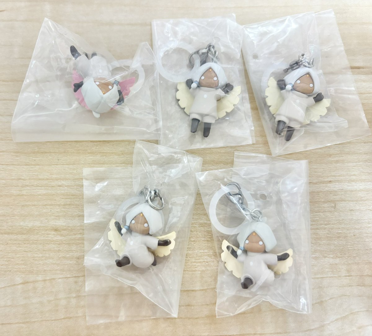 ds0428r's tweet photo. 【緩募 譲渡】sky 星を紡ぐ子どもたち 星の子 めじるし

譲：わーい×2、手を振る×2、逆立ち

求：定価(+送料)

コンプ目的ダブり分です
フォロワー>FF外
都内手渡し(小田急線,横浜線>京浜東北線>他)or郵送 https://t.co/65ggcBtfXh
