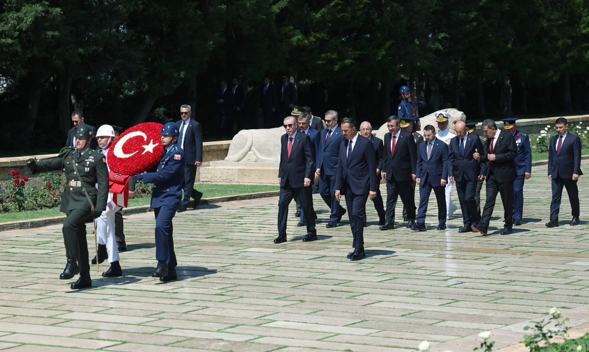 abakingurlek's tweet photo. Cumhurbaşkanımız Sayın @RTErdogan’ın başkanlığında gerçekleştirilecek Yüksek Askerî Şûra Toplantısı öncesinde Anıtkabir’i ziyaret ettik.

Bu vesileyle Cumhuriyetimizin kurucusu Gazi Mustafa Kemal Atatürk’ü, silah arkadaşlarını ve istiklalimiz uğruna canlarını feda eden aziz şehitlerimizi rahmetle; kahraman gazilerimizi minnetle yâd ediyorum.