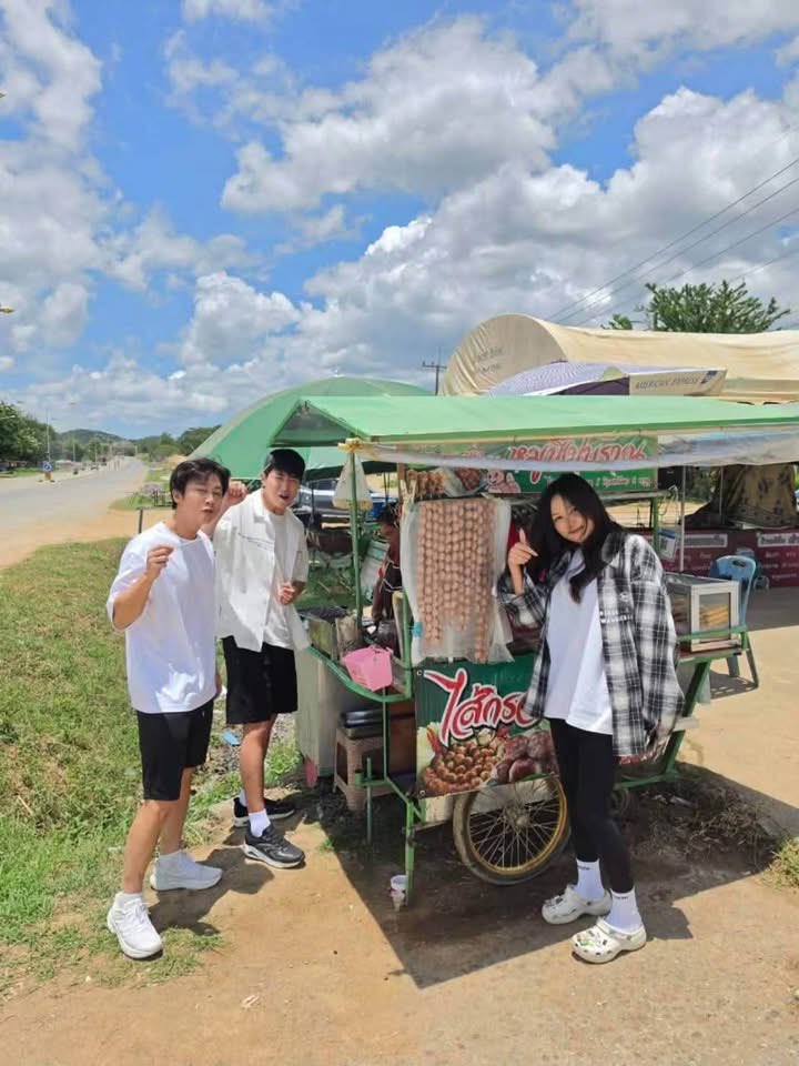 welovecullen07's tweet photo. น้องแดน Update IG : dann__iy
ไส้กรอกอีสาน👍🏻ที่สุด
(คัลแลนถือกล้อง + คล้องคอด้วยไส้กรอกอีสาน) https://t.co/VAcWXAp8P4