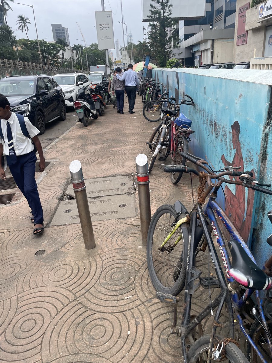 SHREENATHJIDAS's tweet photo. @worli_residents @mybmc @mybmcWardGS @MTPHereToHelp @CPMumbaiPolice No change in the situation. Bikes still on the footpath outside Sterling Centre on Poonam Chambers. @mybmcWardGS can you clear the footpath? https://t.co/Kks8DiBUY2