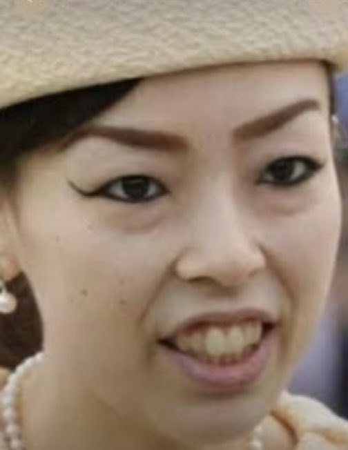 budoudaiji's tweet photo. 相当駄々を捏ねて
ギリギリになってから取りやめましたが

流石にもうコイツ等の事は
バレたんだからイメージ回復は無理ですよね

麻生の身内なんだから
さっさと皇籍離脱して下さい

天皇家乗っ取りの加担は絶対に許しません

いなくなるまで
皇籍離脱を訴えていくのみです

#皇室は意地でも守ります https://t.co/vUGyq1i68G