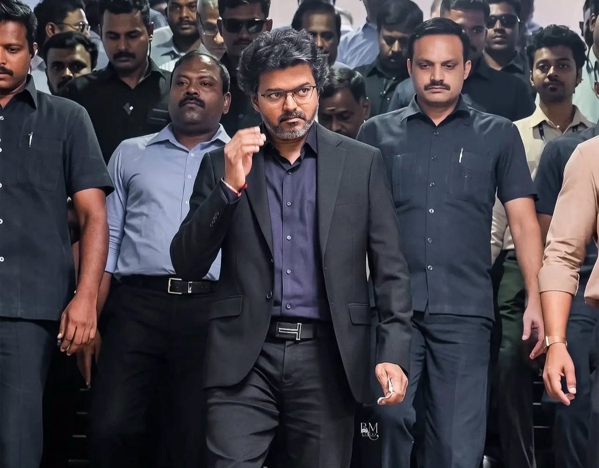 TamilDesam_TVK's tweet photo. இனிமேல் இவரை தொடணும்னு எவனும் கனவுல கூட நினைக்க மாட்டான். 

அப்படி ஒரு சம்பவம் 🔥 

#thalapathy @TVKVijayHQ https://t.co/3d21J1YHoN
