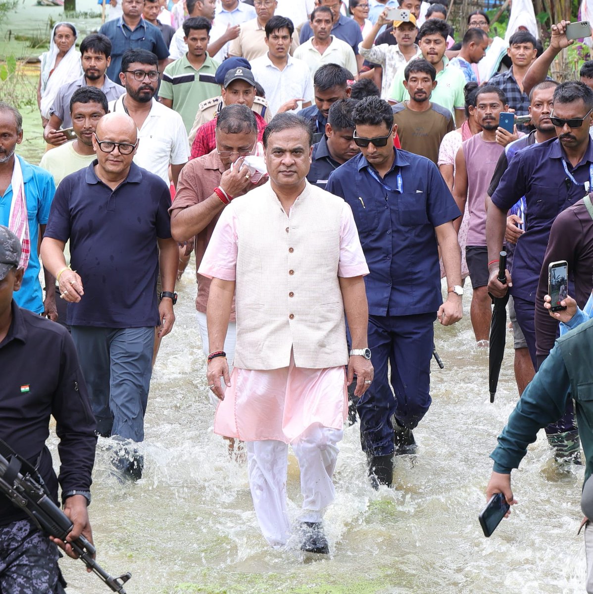 himantabiswa's tweet photo. Assam will tide over every obstacle to rebuild people's lives and support them in starting over, leaving behind the scars of the floods.

#AssamFloodResponse https://t.co/cizPmpkZs1