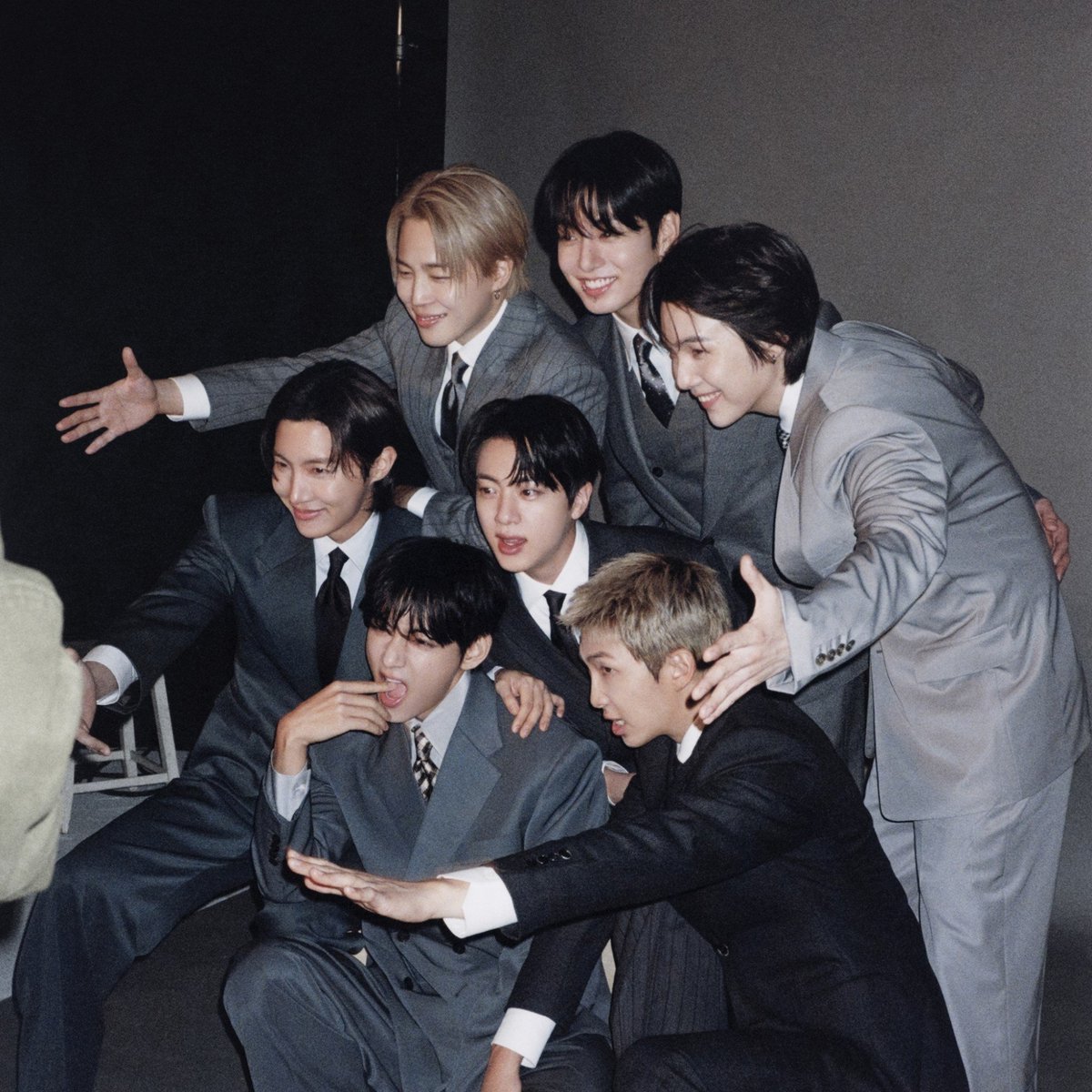 OneilyMusic's tweet photo. BTS’ “2.0” re-enters the top 200 on the Global Spotify Daily Chart at #194 with 1,165,955 streams. https://t.co/CTWokYfHAk