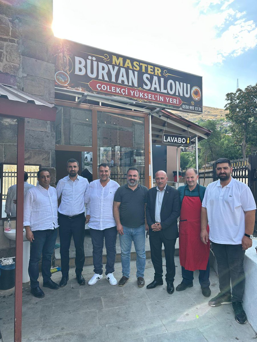 avkadirkstekci's tweet photo. 📍 Bitlis 
Açılışına yetişemediğim;Gazibey Mahallemiz,Eski Hal Mevkiinde hizmet vermeye başlayan Master Büryan,Çolek,Keledoş,Izgara Salonu işletmesine hayırlı olsun ziyaretinde bulunduk,İşyeri Sahibi Yüksel Yakut abimizin çayını içtik.
İşletmecimize hayırlı kazançlar diliyorum. https://t.co/hYuSi8IpNp