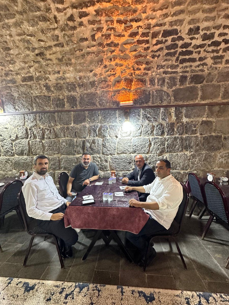 avkadirkstekci's tweet photo. 📍 Bitlis 
Açılışına yetişemediğim;Gazibey Mahallemiz,Eski Hal Mevkiinde hizmet vermeye başlayan Master Büryan,Çolek,Keledoş,Izgara Salonu işletmesine hayırlı olsun ziyaretinde bulunduk,İşyeri Sahibi Yüksel Yakut abimizin çayını içtik.
İşletmecimize hayırlı kazançlar diliyorum. https://t.co/hYuSi8IpNp