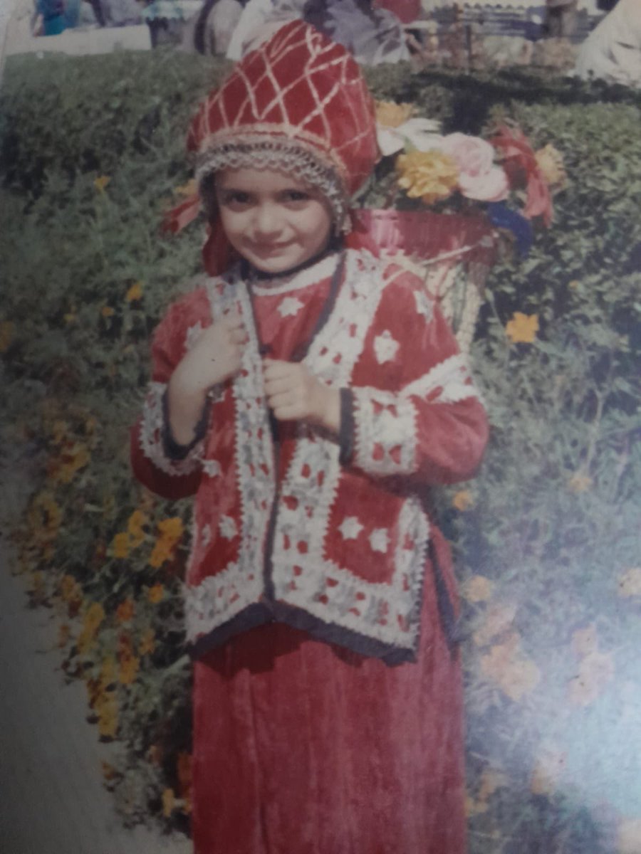 pankti's tweet photo. My parents are moving, and the best thing they found wasn’t hidden in a box.

It was a little piece of my childhood. ❤️

#OldPhotos #ChildhoodMemories #Nostalgia https://t.co/tCCvc96Siw