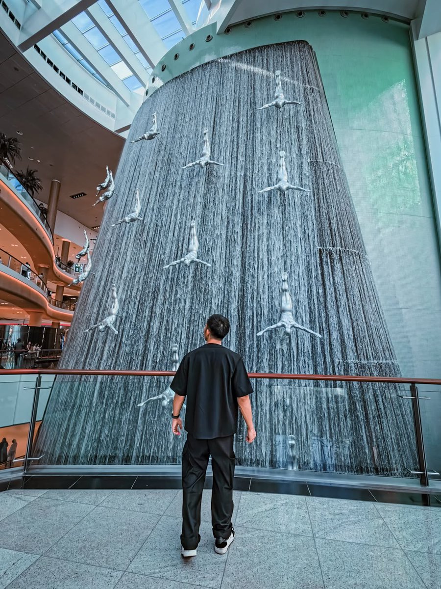 visitdubai's tweet photo. A visit to The Dubai Mall is a constant moment of awe 🛍️✨

📸 IG/danthelion_15

#VisitDubai https://t.co/MHSxfVFdDc