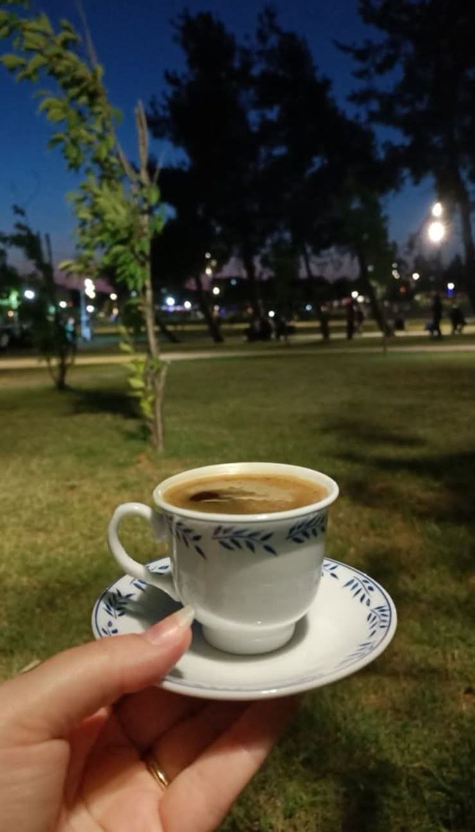 AlnassanZ's tweet photo. كلما كنت مستعداً لارتداء الأقنعة...
اتسعت دائرتك...
وكلما تمسكتَ بحقيقتك ومبادئك...
ضاقت دائرتك...
لكنها،
وإن صغرت،
بقي فيها من يستحق البقاء...
ومن أحبّك "أحبك لأنك أنت"
لا كما تتظاهر أن تكون...

مسااااا الهدوء والصفاء...
#R_Z https://t.co/PnuooECnfP