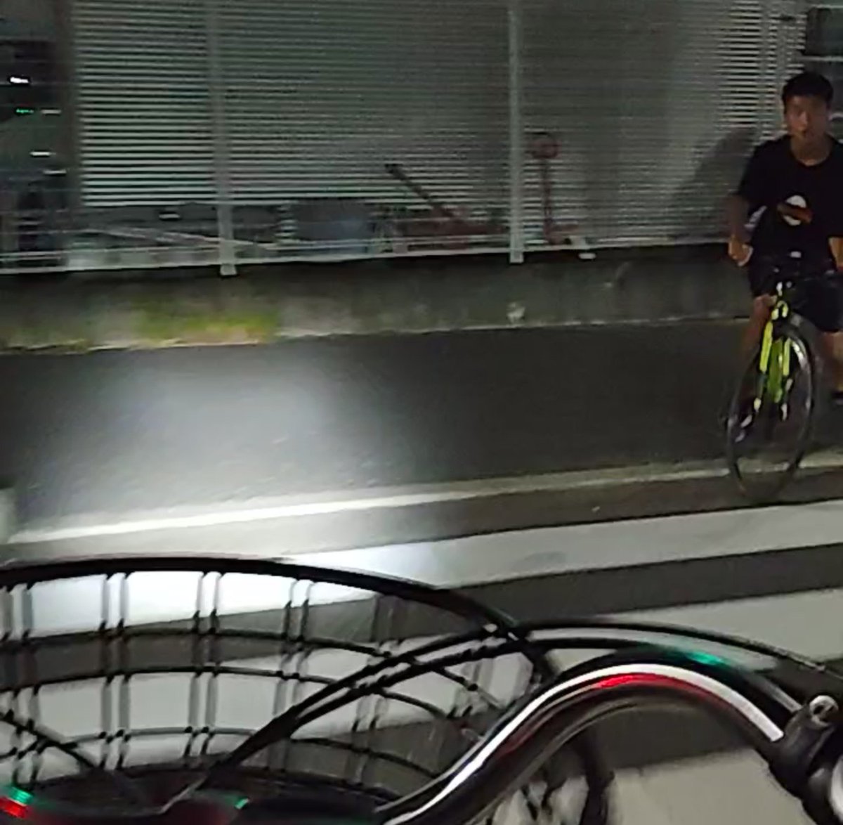 maz75441529's tweet photo. 本日帰宅時、集スト工作車両(ブライティング)、集スト工作員(自転車)の待ち伏せ。帰宅時はいつもこんな感じです。
#TargetedIndividuals
#GangStalking
#Zersetzung
#大阪府高槻市塚原
#創価学会
#国家犯罪
#嫌がらせ犯罪
#集団ストーカー犯罪
#防犯パトロール悪用 https://t.co/pOQqjctJy5