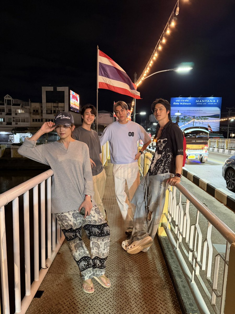 HeadlinerTH's tweet photo. ชาวแก๊งลงดอยเดินคอยพี่ธีร์น้องโซ่ละะะ 🤧 #ซอโซ่ล่ามธีร์ปิดกล้องแล้ว

#ซอโซ่ล่ามธีร์ #BeMyPlayerTwo #HeadlinerTHArtist https://t.co/VC6jH9lA7p