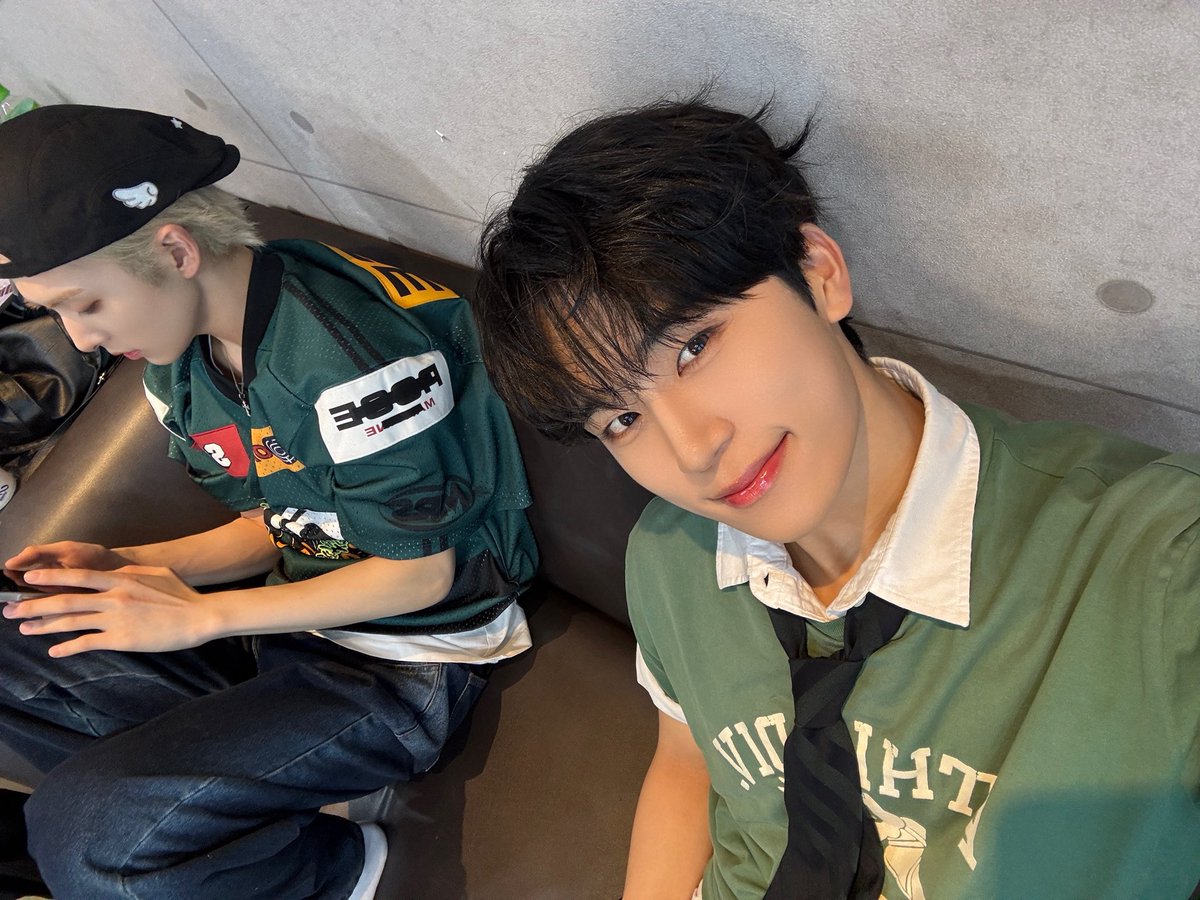 LUN8_members's tweet photo. [#준우]
쿠쿠 생일축하해🌸☀️⭐️
맛있는거 많이 먹고 열심히 해보자🙂

#루네이트 #LUN8 #생일축하해 #🎂 https://t.co/YcR2F208AV