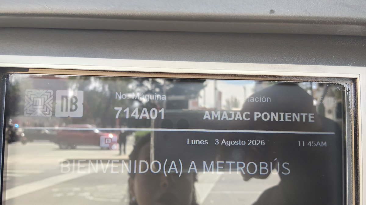 IvetteJazz's tweet photo. @MetrobusCDMX favor de estar revisando las máquinas de recarga, ayer en la estación AMAJAC se quedó atorada mi moneda, no hay aviso alguno de que no sirve, y tampoco el lector para pago con tarjeta. Ya hice mi reporte al correo para mí devolución correspondiente, les encargo pfv https://t.co/nHWLtSXLOF