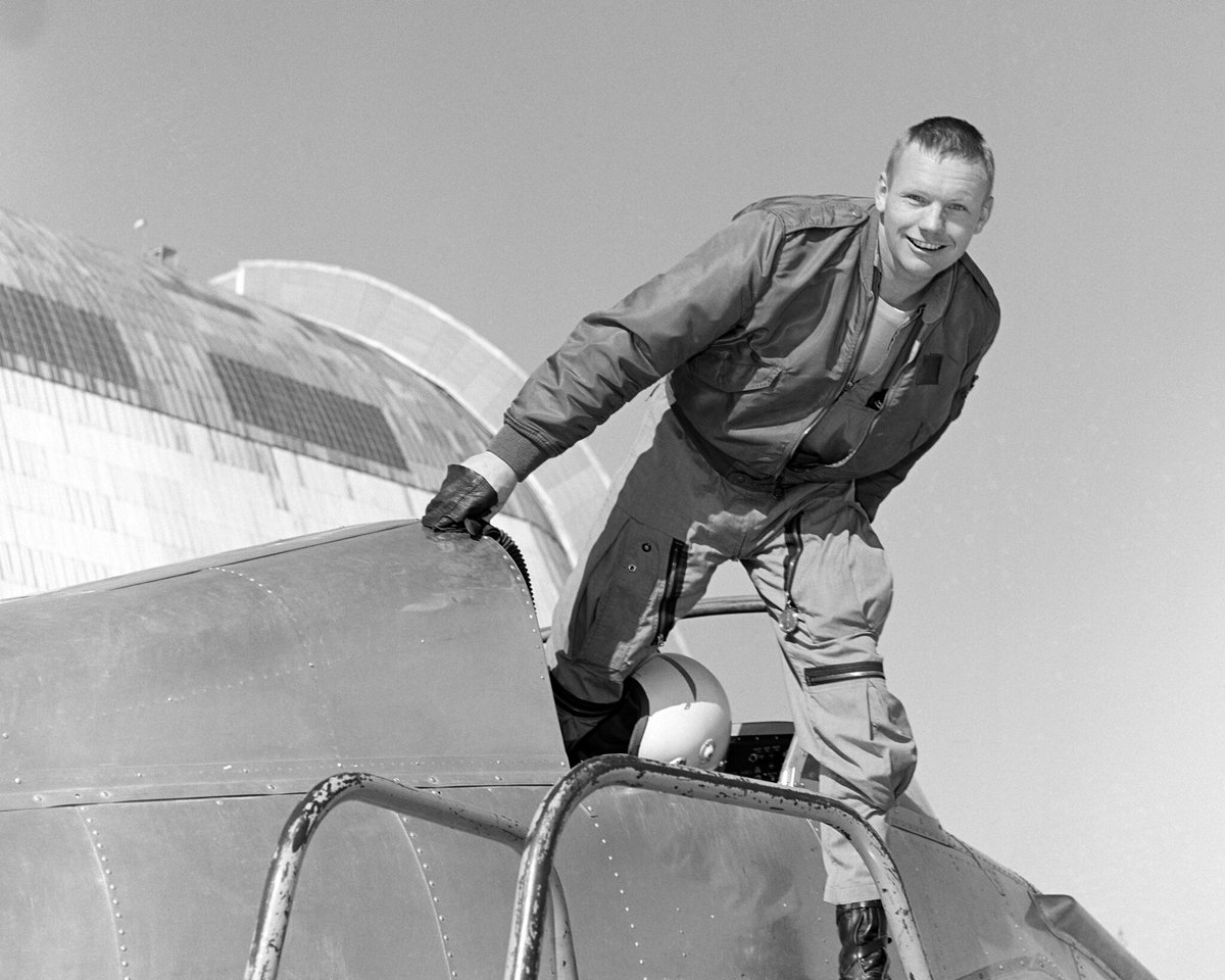 NASAhistory's tweet photo. Today we remember Neil Armstrong, the first astronaut to walk on the Moon, on his birthday! 🎉

Did you know that Armstrong celebrated his 39th birthday while still in quarantine after Apollo 11's return? https://t.co/yobfT9KtaD