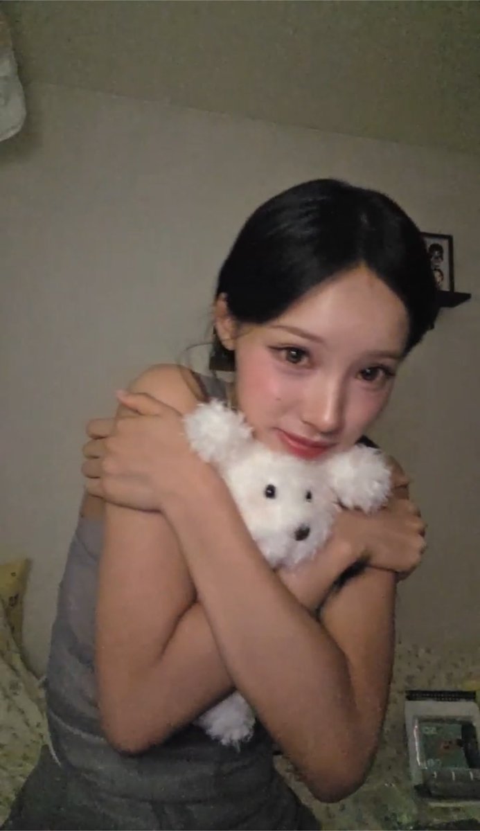 hams00ng's tweet photo. 별이 보고싶다구 인형 끌어안고 허전하다함…울자… https://t.co/LsIAbeJNpR