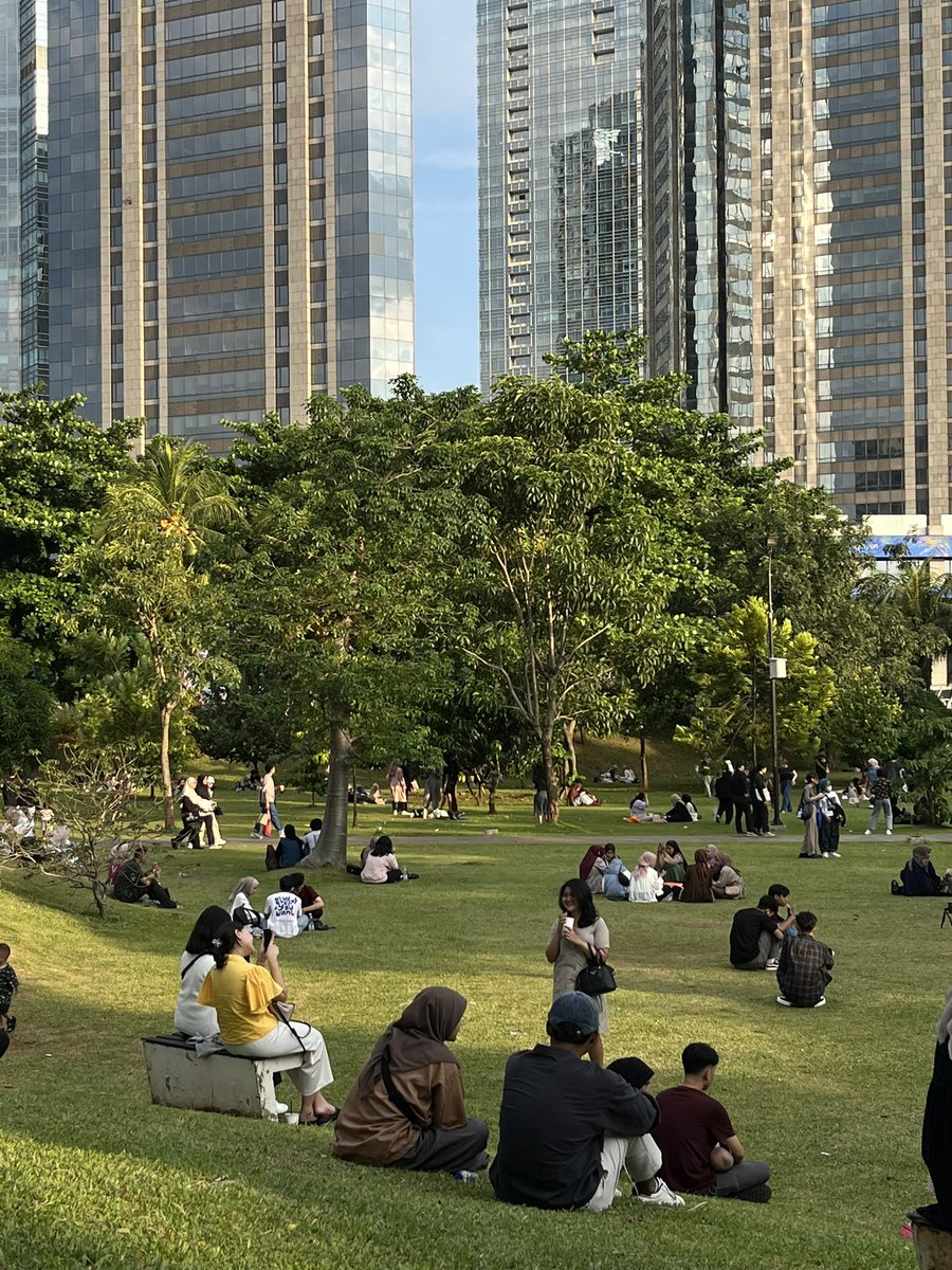 hottesturbanist's tweet photo. Jakarta cantik bgt (these are free public spaces and I don’t live in these areas) https://t.co/ccl7ebUrGg