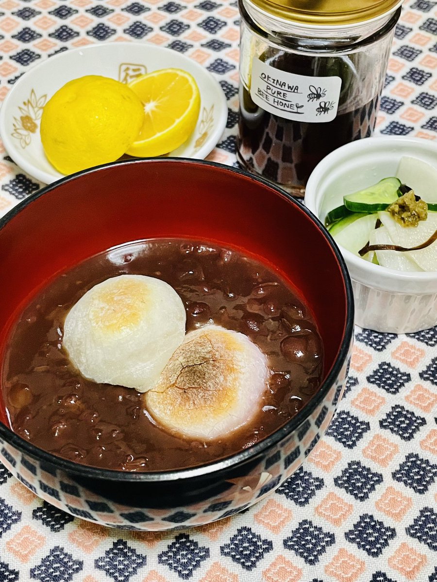 beni_kanzashi's tweet photo. 〜餅、再び〜

審判3人って！
どんだけ厳戒態勢😂

前回、おとなしく座ってるようなアレじゃなかったからかなw

餅まきに慣れてなくても、ちゃんと取れるように優しめに投げてくれたので、ぜんざいにした思い出✨

今年もエースのカチ切れをゼロ距離で体感したい😂

#YAPW
#YAPW2 https://t.co/36vHssdOHK