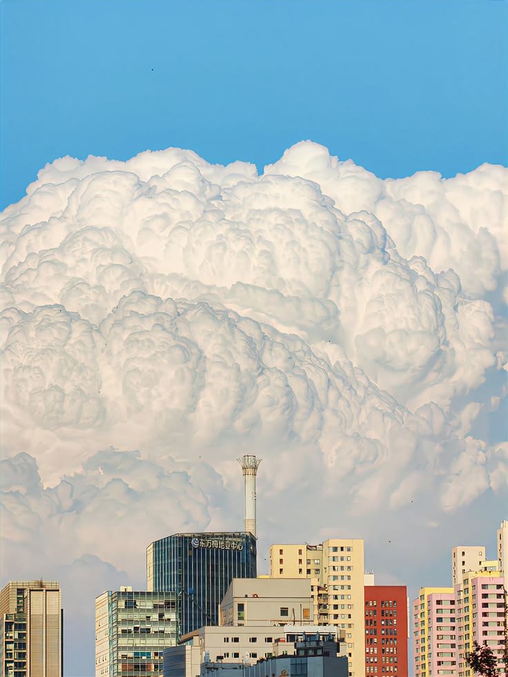 _serenee0's tweet photo. Clouds like huge cotton candy in Beijing https://t.co/kPiOxMGg0Z