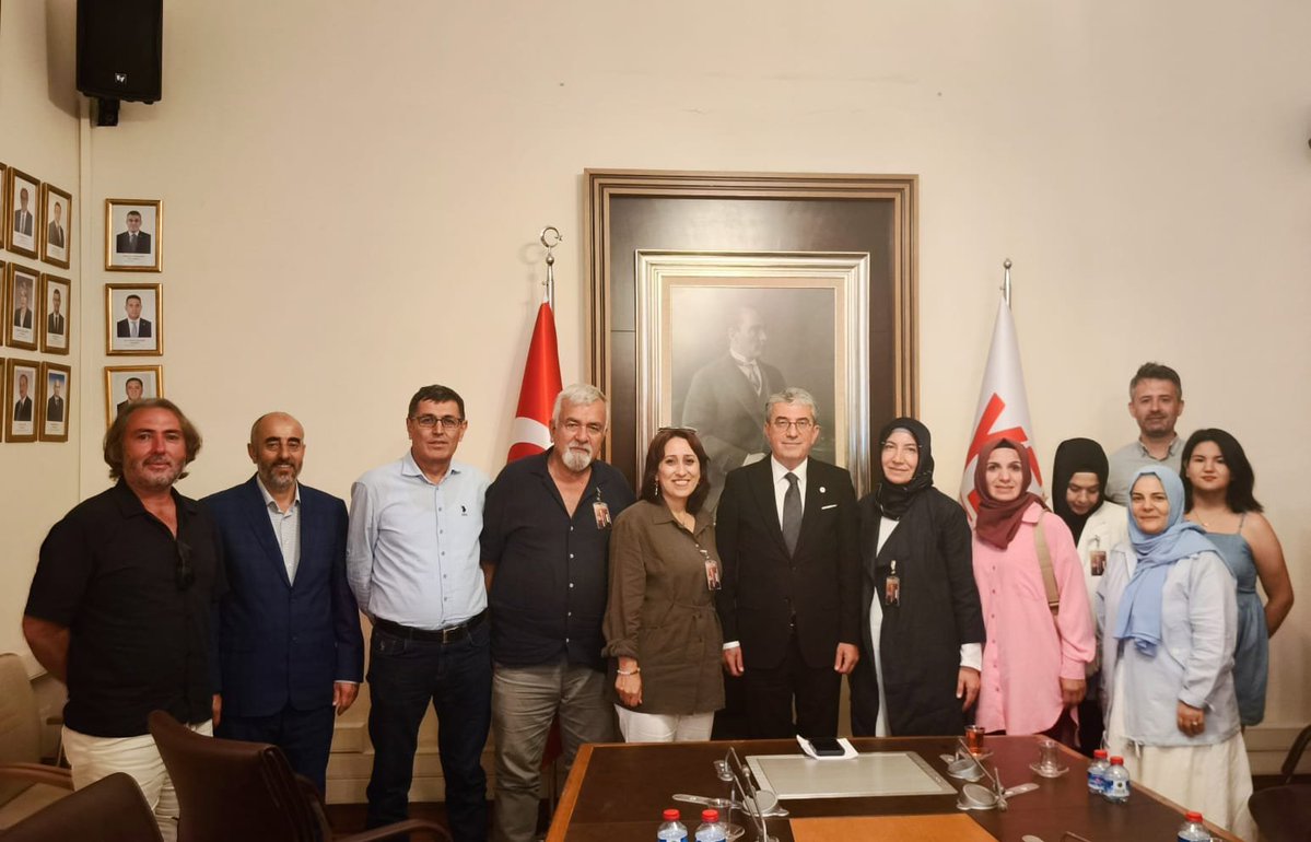 PlatformKHK's tweet photo. Bugün Türkiye'nin farklı illerinden gelen KHK'lılar, TBMM'de Yeni Parti Grup Başkanvekili Sayın Gökhan Günaydın'ı ziyaret ederek desteklerini ve dayanışma mesajlarını ilettiler.

Haksızlık kime yapılırsa yapılsın, karşısında durmak adaletin yanında saf tutmaktır. Hukukun üstünlüğü; ayrım gözetmeden herkes için hak, hukuk ve adalet talep etmekle güçlenir.

Toplumsal barışın temeli, ortak vicdanın sesi olmaktan ve hukuksuzluğa karşı birlikte durabilmekten geçer.

Birlikte güçlüyüz, birlikte adiliz. 

@gunaydingokhan 
@yenipartiyiz