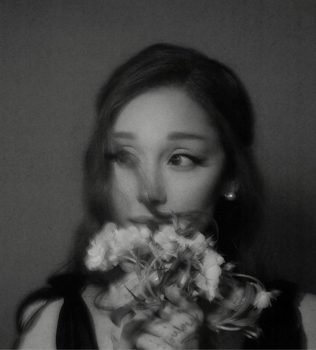HitsAndCharts's tweet photo. Ariana Grande was the most-streamed artist on Spotify worldwide yesterday. 

She has now spent 4 days at #1. https://t.co/Kx8FOAKeSz