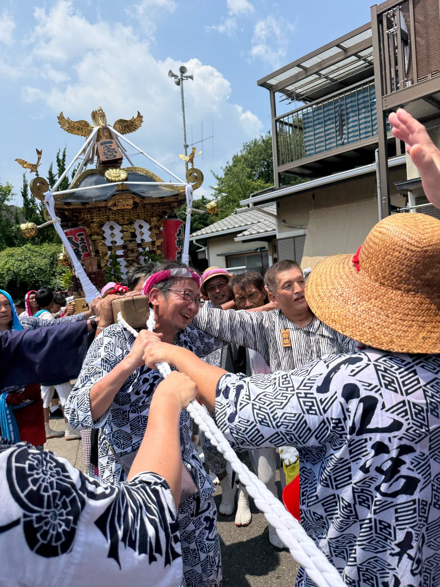 itamaemasaki's tweet photo. 浜降祭、例大祭が終わりました。
年々体力の限界を感じながら限界突破してる笑

久しぶりに前担いだけど、みんなが笑わせてくれて、担ぎながらむっちゃ笑った！

参加してくれた皆様、ありがとうございました！ https://t.co/IqDPLDYYWJ