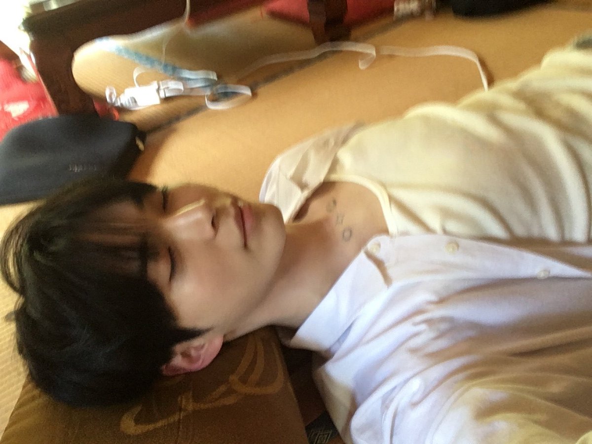 hamtext's tweet photo. 260805 🐹💬 

- 📸
“appa isn't sleeping”
“actually i fell asleep like that for 40 minutes ㅋㅋㅋㅋㅋ”
“since these days rather than being a mozerella-filled hot dog”
“i've been more of a coolnyangie that sleeps well”
“you should sleep tight tonight too y/n~!” https://t.co/i854wV5vwR