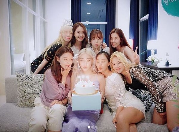 moonliebe_'s tweet photo. 아무리 다른 길을 걷고, 새로운 것들을 만나고, 시간이 많이 흘러도 결국 다시 돌아오게 되는 곳은 소녀시대일 거야.
내가 어떤 모습으로 변해도 변하지 않을 나의 한 곳. 🩷

#19년째_지금은_소녀시대
#19YearsWithSNSD https://t.co/lTfFUUU6Xl