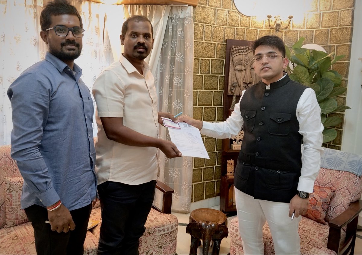 PrithviHalappa's tweet photo. 📍Madhugiri, Tumkur 🗳️

Voting here since I turned 18, and today I filled out my SIR Enumeration Form with the assistance of my BLO.

My Vote, My Right, and we deserve to understand every step of the process. I had so many questions, few seemingly obvious but when it comes to protecting your vote, there aren’t any silly questions..
I must admit, knowing how much is at stake with the SIR (Special Intensive Revision) and the process feels truly daunting.

Every genuine vote matters, and every eligible voter deserves to remain on the electoral roll. 
I’ve done my part to protect my vote. 
Now it’s your turn.
Don’t hesitate to ask questions.
Don’t wait until it’s too late. 

Fill out your forms, verify your details, and help ensure that not a single vote is left behind.

@ECISVEEP @ceo_karnataka @DCTumakuru @ZpTumakuru 

#SIR #ECI #CEOKarnataka #Karnataka #KarnatakaNews #SpecialIntensiveRevision #Tumkur #Madhugiri #PrithviraajHalappa