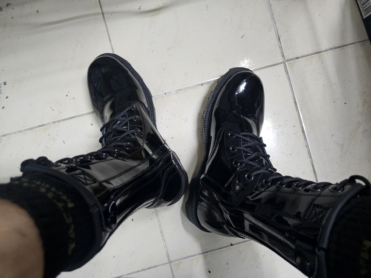 nutties288's tweet photo. ทุกวันนี้ ใส่คอมแบทไปทำงาน
แต่มันก็ไม่ได้เติมเต็มสิ่งที่ต้องการอยู่ดี 😓 https://t.co/lDjU3pMt4R