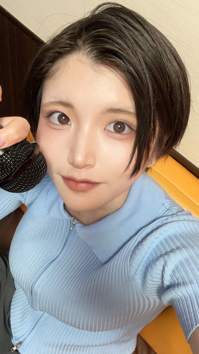 tktk7272's tweet photo. おはようございます☀️
德永那月です

昨日はレッスンの日でした
カラオケ発声🎤

自身の理想に達さない時
すぐに『ダメだ』となってしまう性格です。
人それぞれ特性がありますが
私はメンタル面を鍛えると共に
自分の納得が行く先まで熟考し定着させねばと思った次第🫡

頑張るぞ…！

#新人声優 https://t.co/sbEvaGTwhU