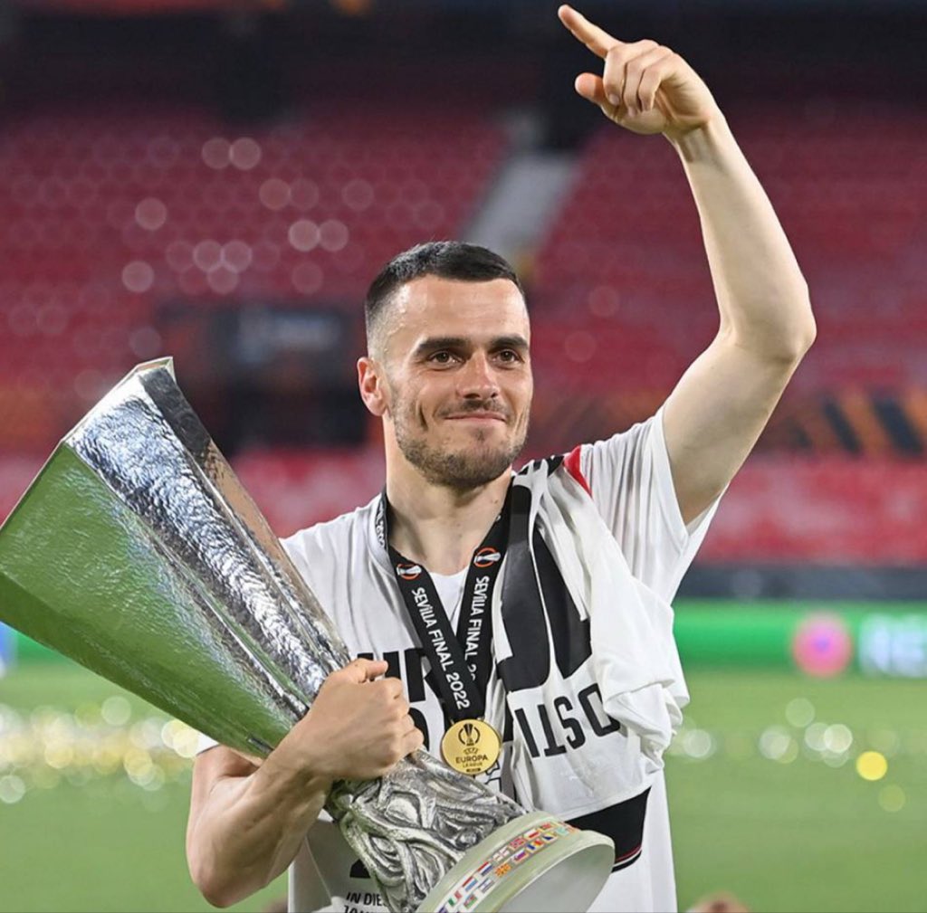 DavidOrnstein00's tweet photo. 🚨💣BREAKING : Filip kostić to PSV Eindhovenis a done deal ✅ 
Contract until 2028
Medical schedule on Wednesday.
@TheAthleticFC https://t.co/agaigDoh7E