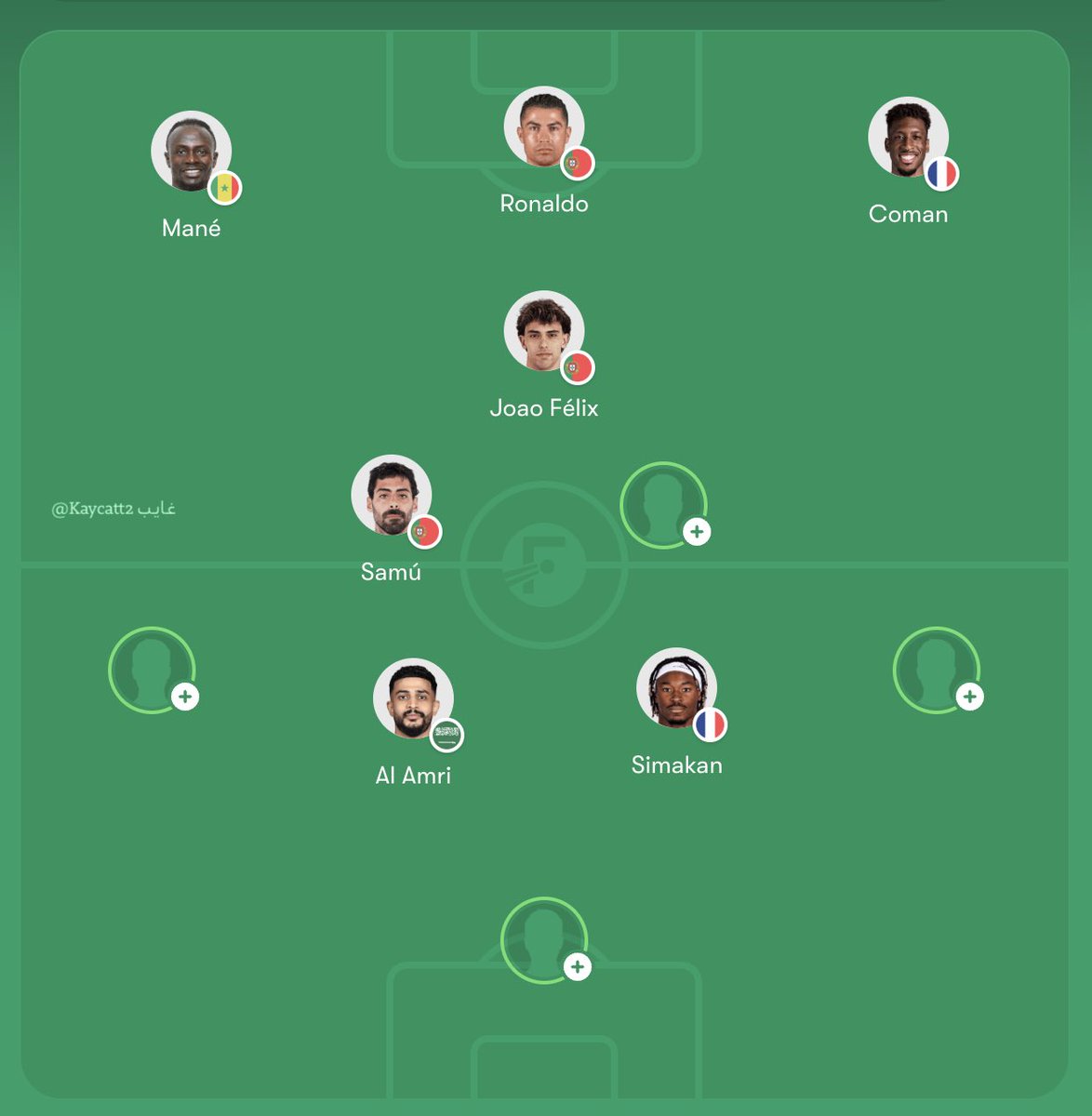 kaycatt2's tweet photo. نقاش لمعالجة العمق والخط الخلفي وهو غالبًا ما يتحرك له النصر:

ذكرت أن الأولوية في التفكير تبدأ من تعميد ملف الحراسة ثم معالجة الأظهره ثم التفكير فيما يأتي غيرها تباعًا، لذلك أعتقد وهو توقع فقط، في حال تحويل مارتينيز لمنافسات آسيا، هذا يعني أن خانة مارتينيز هي من تتحول إلى محور آخر ريجيستا، عوضًا عن بديل خانة الحارس الذي قد يتحول إلى صفقة ظهير أيسر أجنبي وهي الأولوية في التفكير.
لذلك وبشكل أكثر وضوح، قدوم محور إضافي مع كوستا يتطلب وضع مارتينيز للآسيوية، عدى ذلك فالأولوية للظهير. لذلك إن أردت وسط إضافي مع كوستا فطالب بوضع مارتينيز لآسيا فقط 😅
(الصورة المرفقة)

لماذا بديل الحارس تكون أولويتها ظهير؟

لأن أسلوب آنجي يعتمد على الأظهره، دخولهم للعمق في عملية البناء، بالتالي لن يصبح ظهير جناح يركض على الخط، وإنما ظهير مقلوب أي ظهير وسط يحمل الكرة للأمام في العمق، وسريع للعودة للخلف. مع الأخذ بالاعتبار أن القدم المفضلة تكون معكوسة للخانة، بمعنى ظهير أيمن بالقدم اليسرى أو ظهير أيسر بالقدم اليمنى. حسنًا، هناك اقتراحات مثل أن يتحول آنجيلو كظهير أيمن بالتالي ظهير وسط، هذا ممكن لكن أيضًا آنجيلو ضعيف دفاعيًا سواء في التمركز أو الافتكاك، لكن هذا قد يكون وارد نوعًا ما في حال التعاقد مع محور إضافي. لأن من يعوضه ويعوّض غيره إن كان ظهير محلي، هو وجود المحاور الدفاعية، محور آخر مع كوستا، حيث المحاور عادةً تغطي مناطق الأظهره دفاعيًا، وهو ما نأتي له في النقطة الآخيرة.

هناك خيار آخر لمعالجة الظهير وهو تحويل سيماكان كظهير، والاعتماد على قلوب مارتينيز والعمري، لكن أعتقد نسبة حدوثها ضعيفة كفكرة أساسية بعيدًا عن تطبيقها مرات بظروف المباريات.

لماذا محور دفاعي إضافي "ريجيستا" هو بديل تحويل مارتينيز للآسيوية؟

1️⃣: المحور الدفاعي القادر على التحكم بالكرة (ريجيستا) المختلف عن خصائص كوستا، وهو أيضًا ما يعوض نقص العنصر الدفاعي في الخلف في حال عدم تسجيل مارتينيز في الدوري، بمعنى حماية ظهر السكواد أكثر من العمق دفاعيًا. الفريق سيفتقد لعناصر دفاعية سواء كمحاور أو مدافعين، لذلك يجب رفع التوازن الدفاعي كأفراد في السكواد.
2️⃣: حماية أكثر للأطراف (الأظهره) في حال استقبال اللعب من الخصم، وهو ما شرحناه آنفًا.

الاستنتاج غير المؤكد:
اعتماد العقيدي ⬅️ ظهير أيسر (فوق السن)
اعتماد حارس أجنبي بوجود مارتينيز ⬅️ اكتمال 8.
اعتماد مارتينيز للآسيوية ⬅️ وسط ريجيستا (فوق السن).

ثم نأتي على الإضافات الآخرى غير المؤكدة:
صفقة ظهير محلي إضافي.
صفقة مدافع محلي آخر (احتياطي)
ربما صفقة حارس (احتياطي)

أيضًا كل ذلك يعتمد على المغادرين من الفريق، وتحديد الركائز الأساسية من عدمه، وهو ما يتبين خلال الفترة المتبقي فيها حتى كتابة التغريدة أكثر من 30 يوم، والفريق يحتاج عمل.