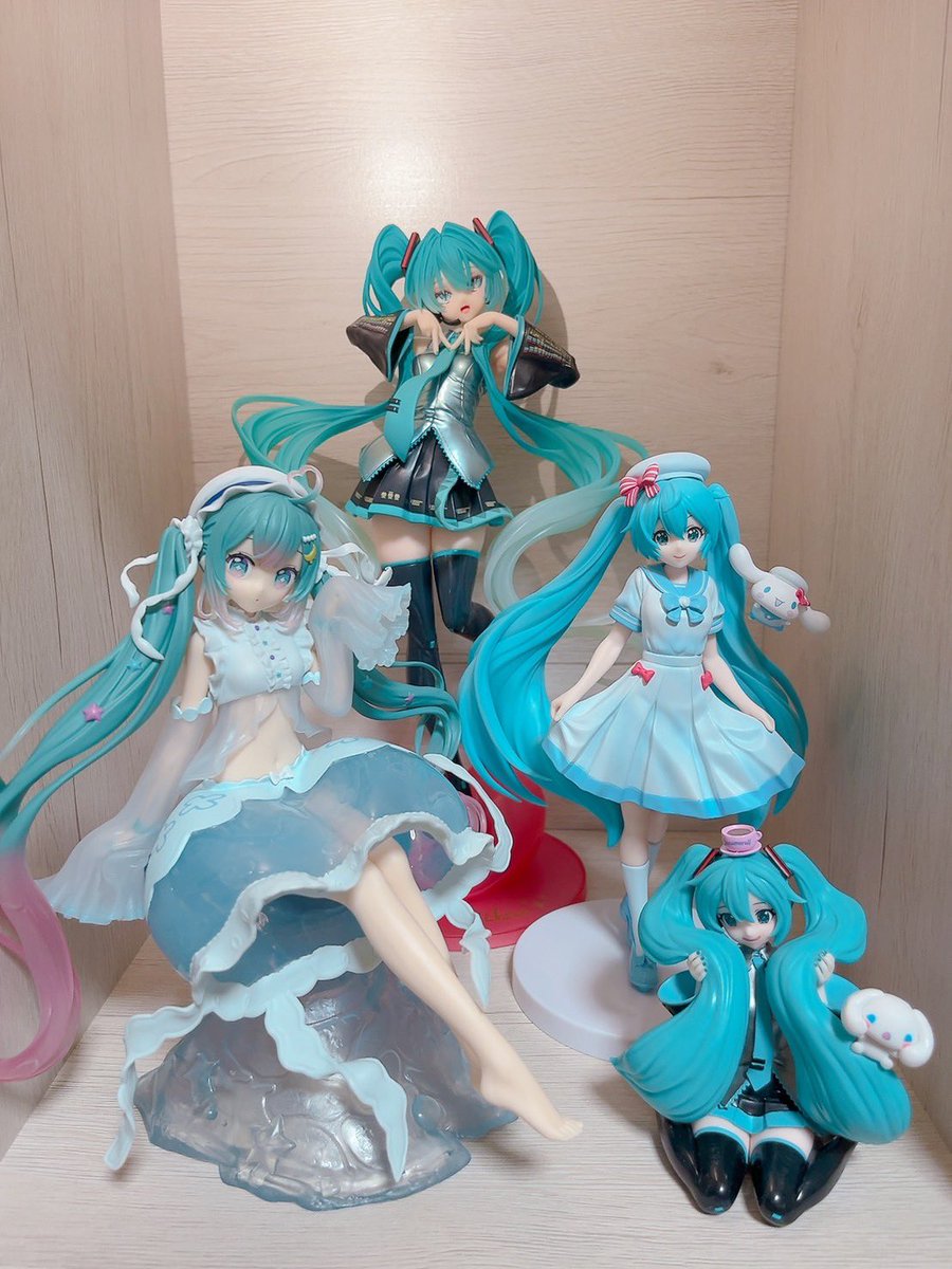 mosuko1109's tweet photo. 左側をバニーからミクコーナーに変えた！ https://t.co/cLNq01guEd