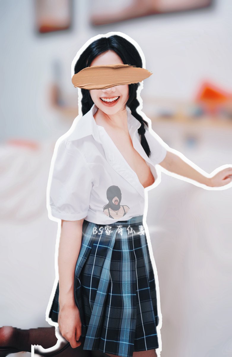 YuanY179's tweet photo. 今晚加班回家，老婆已经把扣子解到第三颗了。
她笑着说：老公，你不是说拍几张给熟人看吗？
于是就给大家拍下她淫荡的样子。
我说：老婆，这样发出来，别人会硬的。
她说：想看。
所以大家看完是点赞，还是在考虑～如果是你，会怎么继续玩这只发情的母狗呢？  留言随意发挥  #淫妻 
@AsianSwings4 https://t.co/AsKPf8ujJd