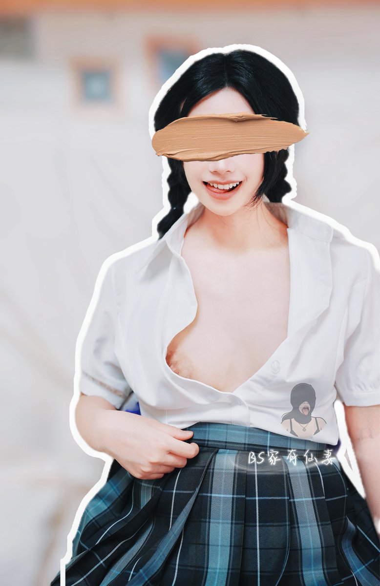 YuanY179's tweet photo. 今晚加班回家，老婆已经把扣子解到第三颗了。
她笑着说：老公，你不是说拍几张给熟人看吗？
于是就给大家拍下她淫荡的样子。
我说：老婆，这样发出来，别人会硬的。
她说：想看。
所以大家看完是点赞，还是在考虑～如果是你，会怎么继续玩这只发情的母狗呢？  留言随意发挥  #淫妻 
@AsianSwings4 https://t.co/AsKPf8ujJd