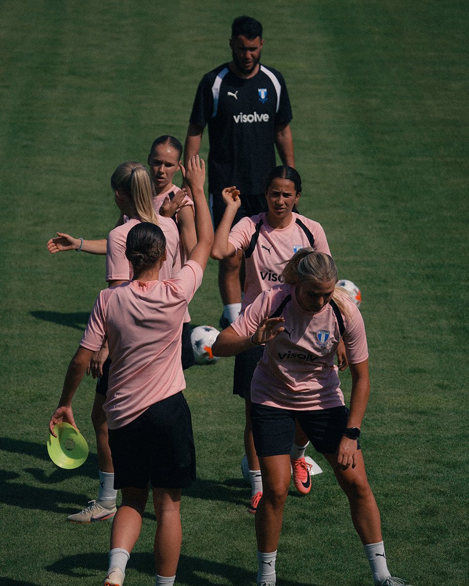 Malmo_FF's tweet photo. ⌛ Sista förberedelserna på matcharenan. I morgon startar kvalet till UEFA Women's Champions League. https://t.co/9uA5j9LDEb