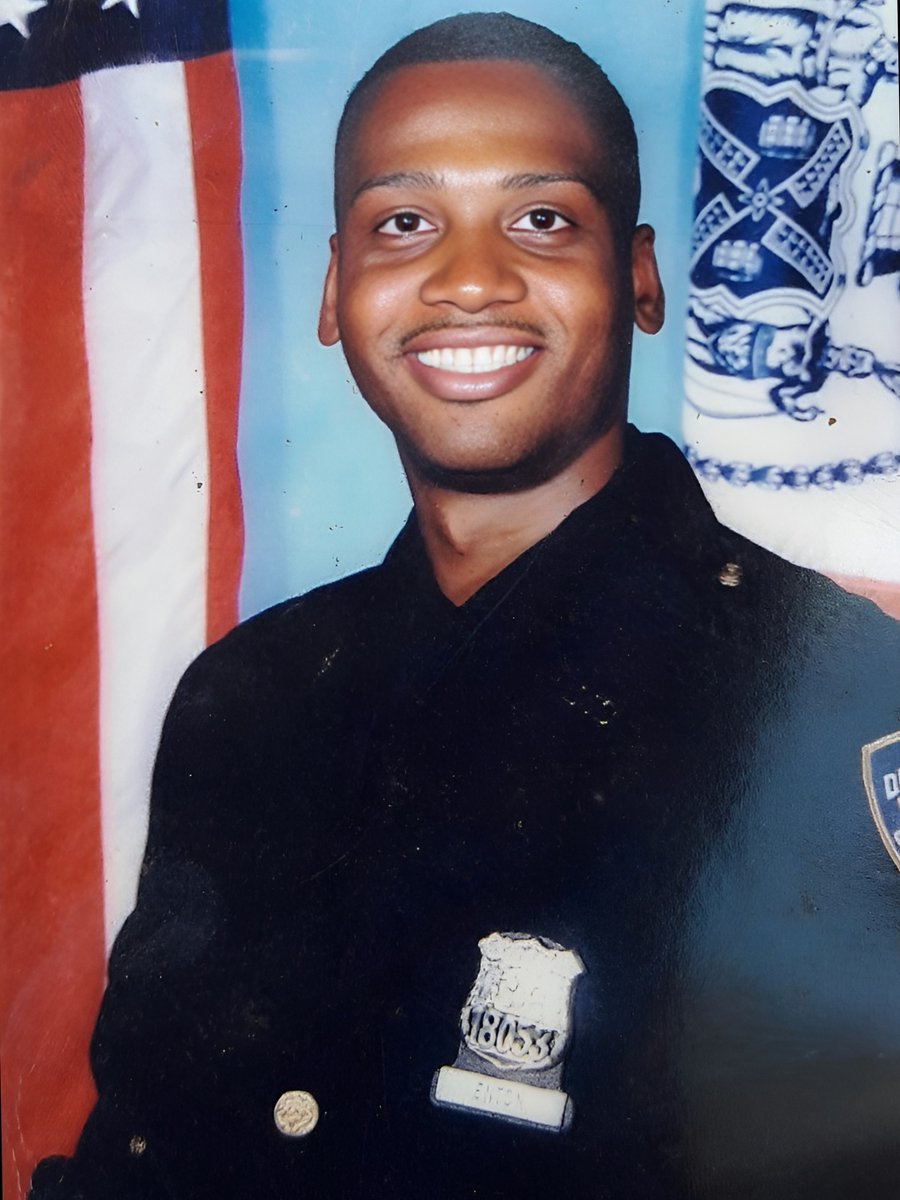 NYCPBA's tweet photo. Remember our @NYPD113Pct brother, P.O. Disdale Enton, who made the ultimate sacrifice on this day in 2002 from a brain aneurysm he sustained several days earlier while pursuing a domestic violence suspect in Queens. He is never forgotten. #FidelisAdMortem https://t.co/XIDc8od3UX