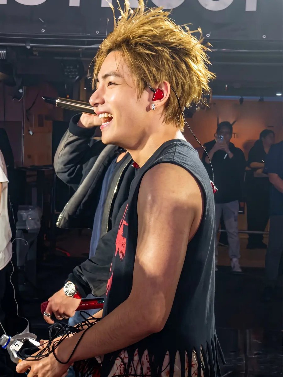 milkywaytae_'s tweet photo. THOSE FUCKING PHOTOS??!!&amp;/)-!!:&amp; https://t.co/mO4gx7IMf8