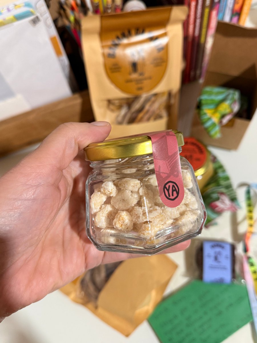 mariguilherme's tweet photo. Gente, atesto e dou fé. Pedi uns produtinhos da @ybyacaya e fui muito mimada e feliz. Além de deliciosos, são um capricho só. P/ quem curte produtos da terra, c/ respeito aos ingredientes, processos e pessoas, vai se encantar tb. A Ally e Nay são simplesmente maravilhosas.🫶 https://t.co/CIOuOZoGjj