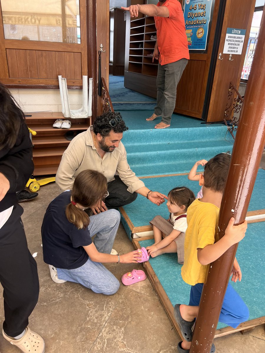 EnsarBakirkoy's tweet photo. Ensar Vakfı Bakırköy Şubesi olarak, Bakırköy Osmaniye Mahallemizde bulunan Hamidiye Camii Yaz Kur’an Kursu’nda eğitim gören kıymetli evlatlarımıza çiğ köfte ve ayran ikramında bulunduk.

@EnsarVakfi  @ss_ener
@f_kiyiklik @Ramazan_denli81 https://t.co/j3whpWShvL