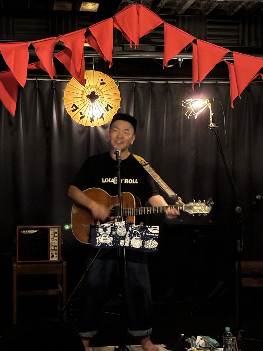 fuchan66's tweet photo. 初㊗️花男さんのライブ🎸
初㊗️シン・ワンメイクのライブ参戦
こんな楽しい、こんなアットホームな、こんな心に沁みるライブがあるなんて　幸せ😊〜
（真夜中のロック部in米子でかけてくれた曲！とMC  灯台列車🎤歌ってくれました！）
#花男
#シンワンメイク
#真夜中のロック部 https://t.co/sysovSGBaC