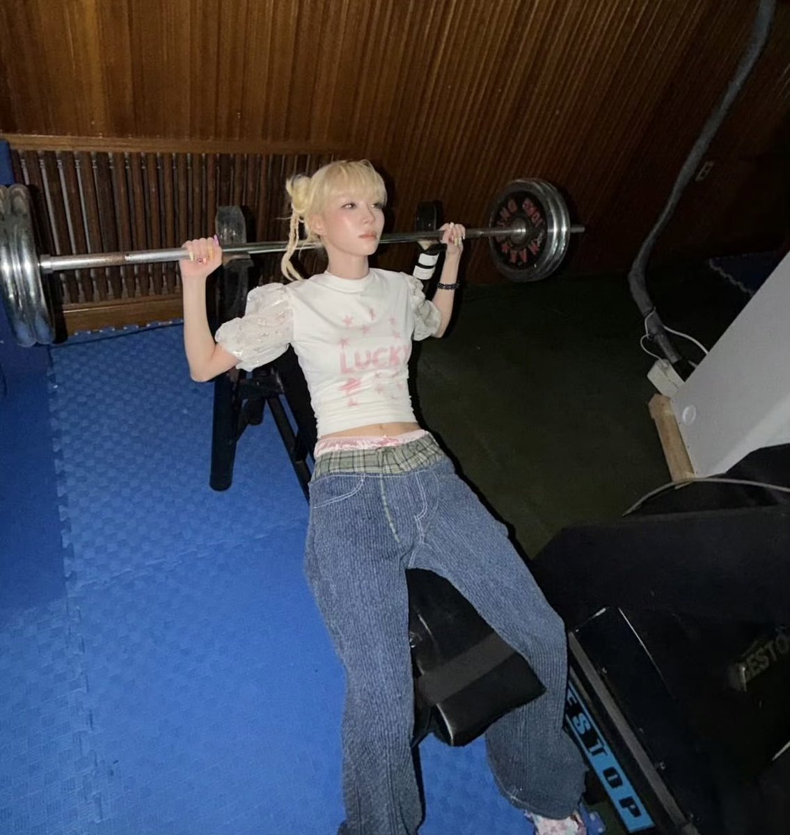 icurina's tweet photo. shes trying her best https://t.co/06d4jwb0Oo