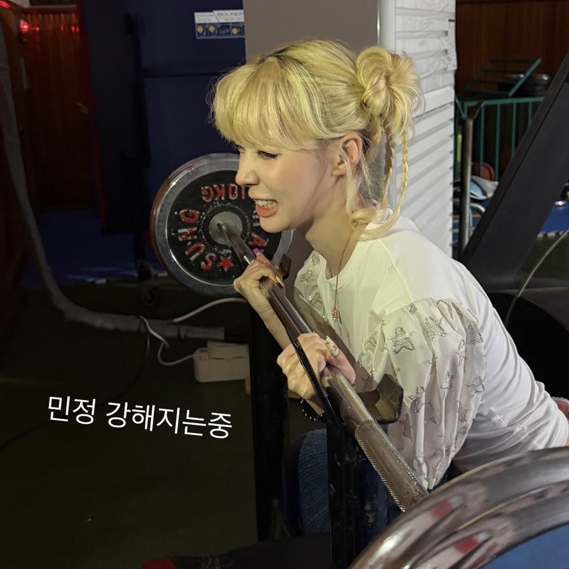 icurina's tweet photo. shes trying her best https://t.co/06d4jwb0Oo